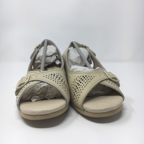 Lovely leather-like flats perfect for work. - Picture 9 of 9